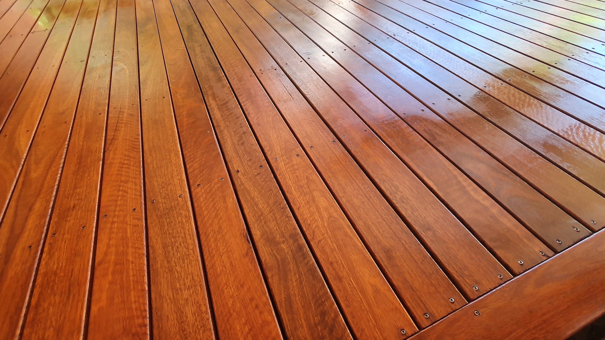 What are The Differences between Semi Transparent and Solid Stain